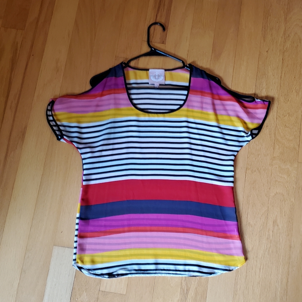 Romeo & Juliet Couture Small Cold Shoulder Top